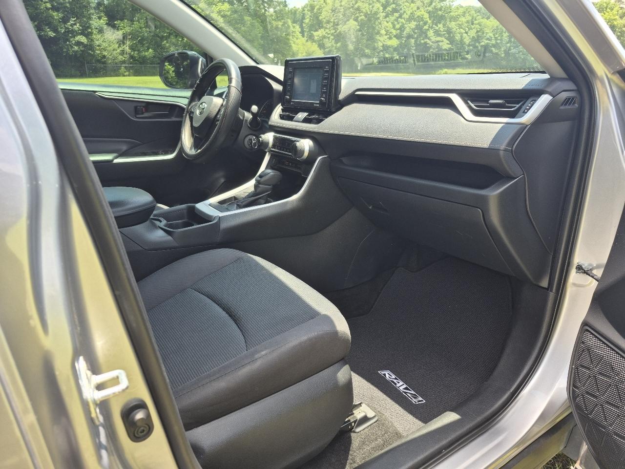 Toyota RAV4 LE 2020