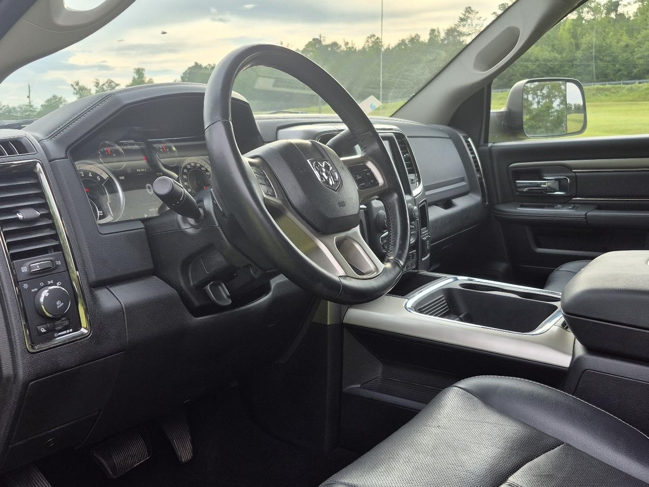RAM 3500 Laramie Crew Cab SWB 4WD 2018