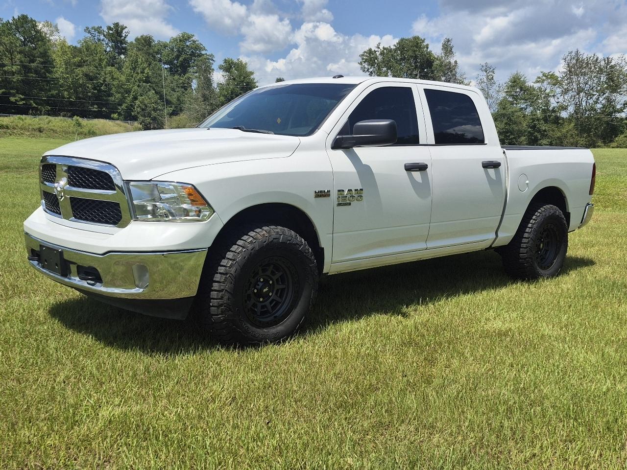 RAM 1500 Classic Tradesman Crew Cab SWB 4WD 2022