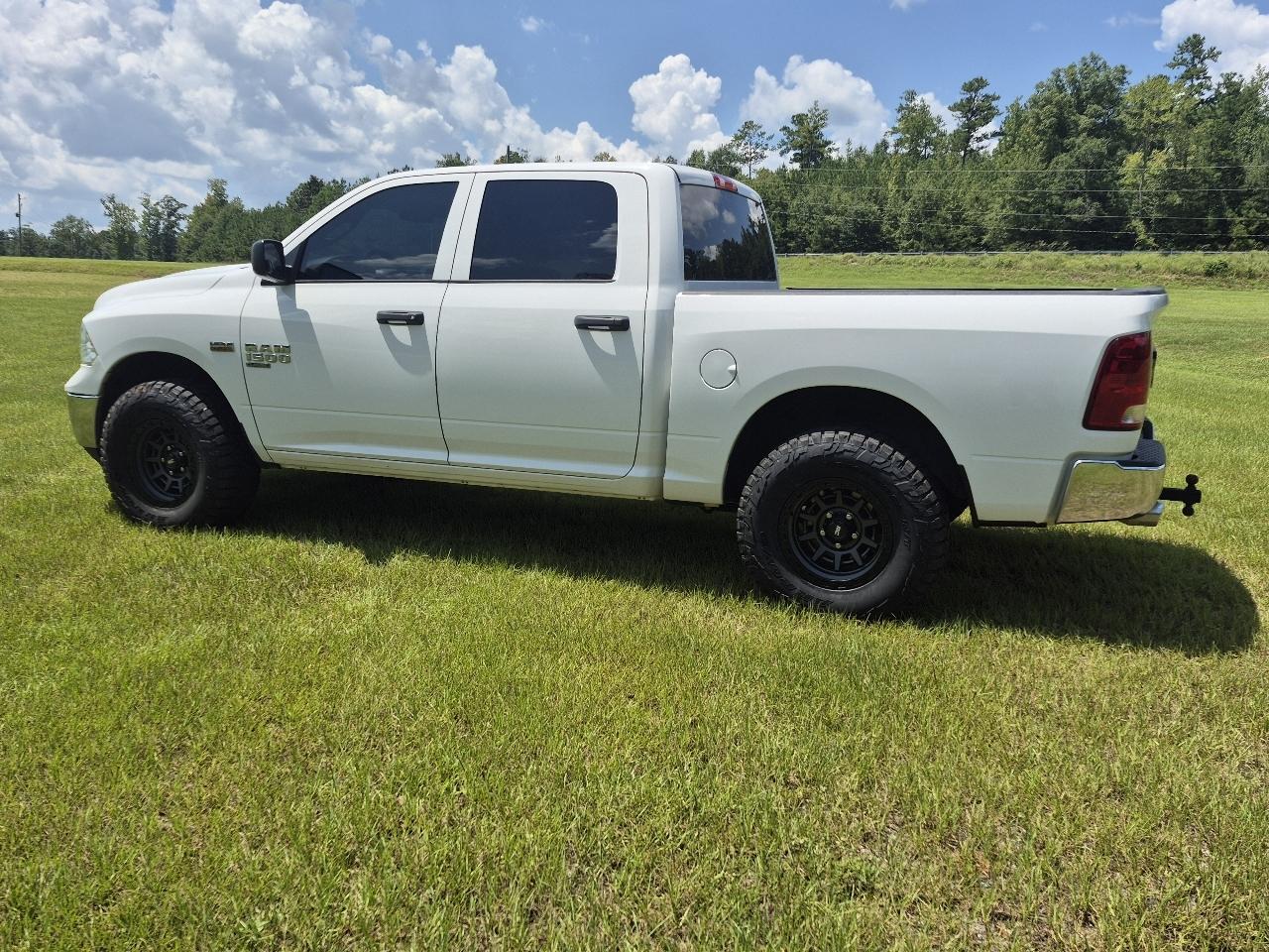 RAM 1500 Classic Tradesman Crew Cab SWB 4WD 2022