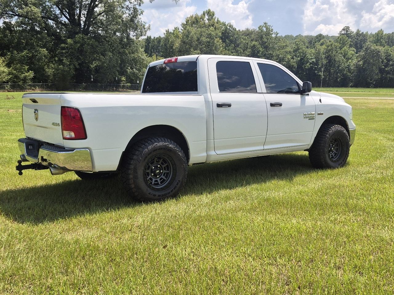 RAM 1500 Classic Tradesman Crew Cab SWB 4WD 2022