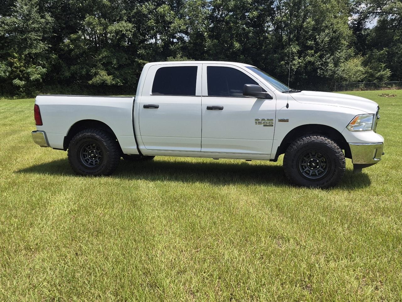 RAM 1500 Classic Tradesman Crew Cab SWB 4WD 2022