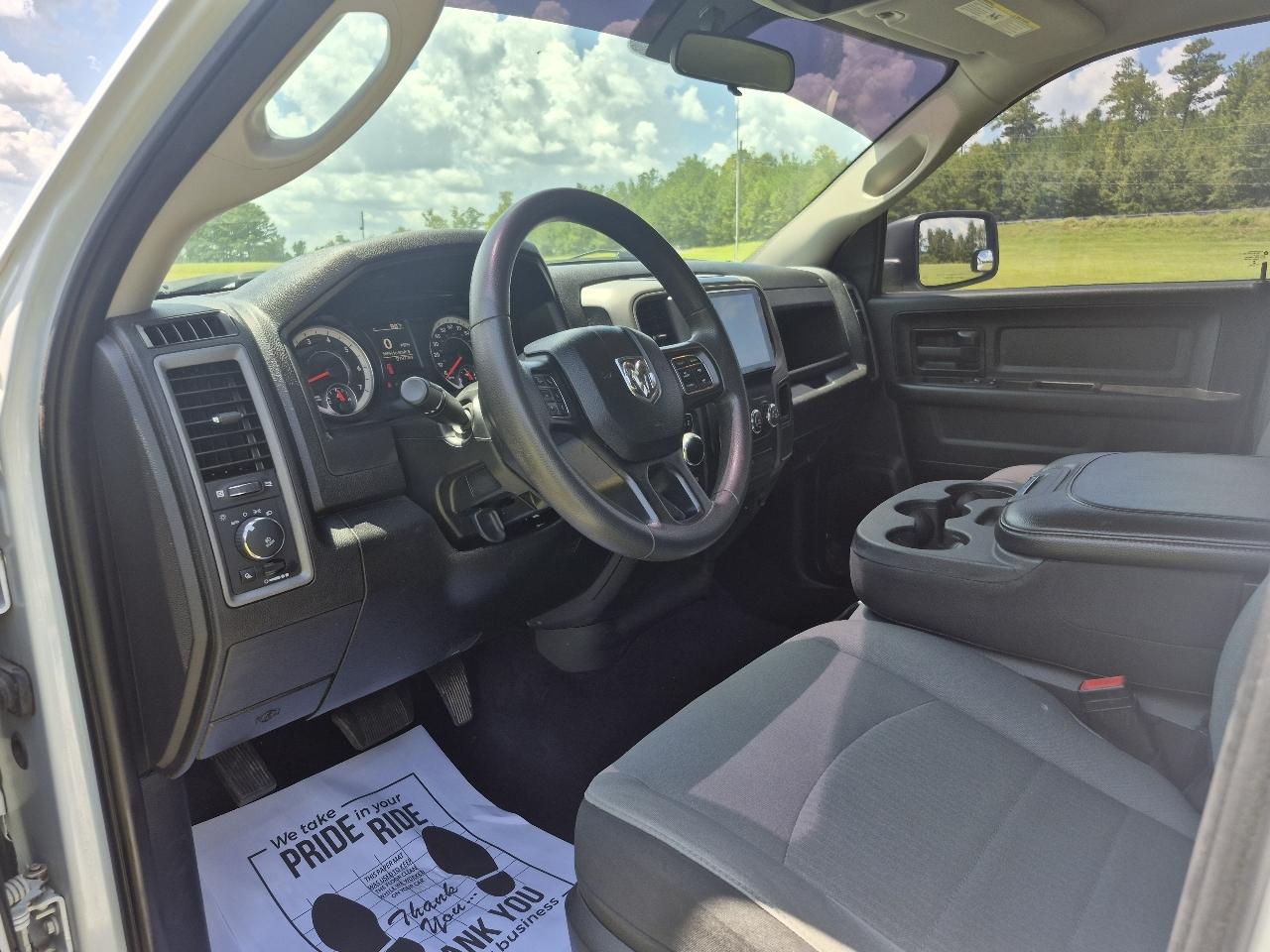 RAM 1500 Classic Tradesman Crew Cab SWB 4WD 2022