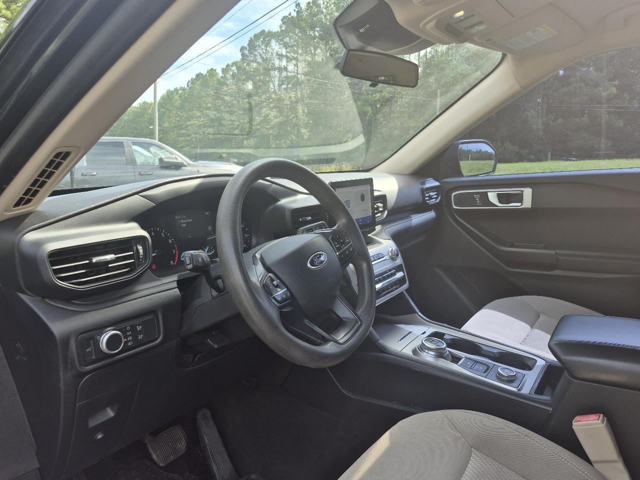 Ford Explorer Base AWD 2021