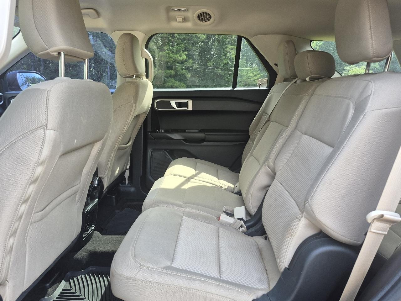 Ford Explorer Base AWD 2021