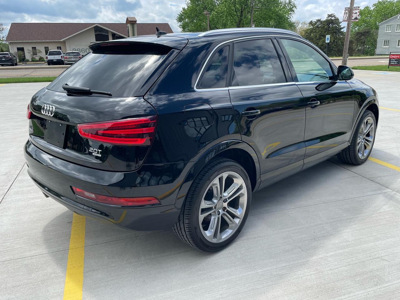 Audi Q3 2.0T quattro Premium Plus 2015