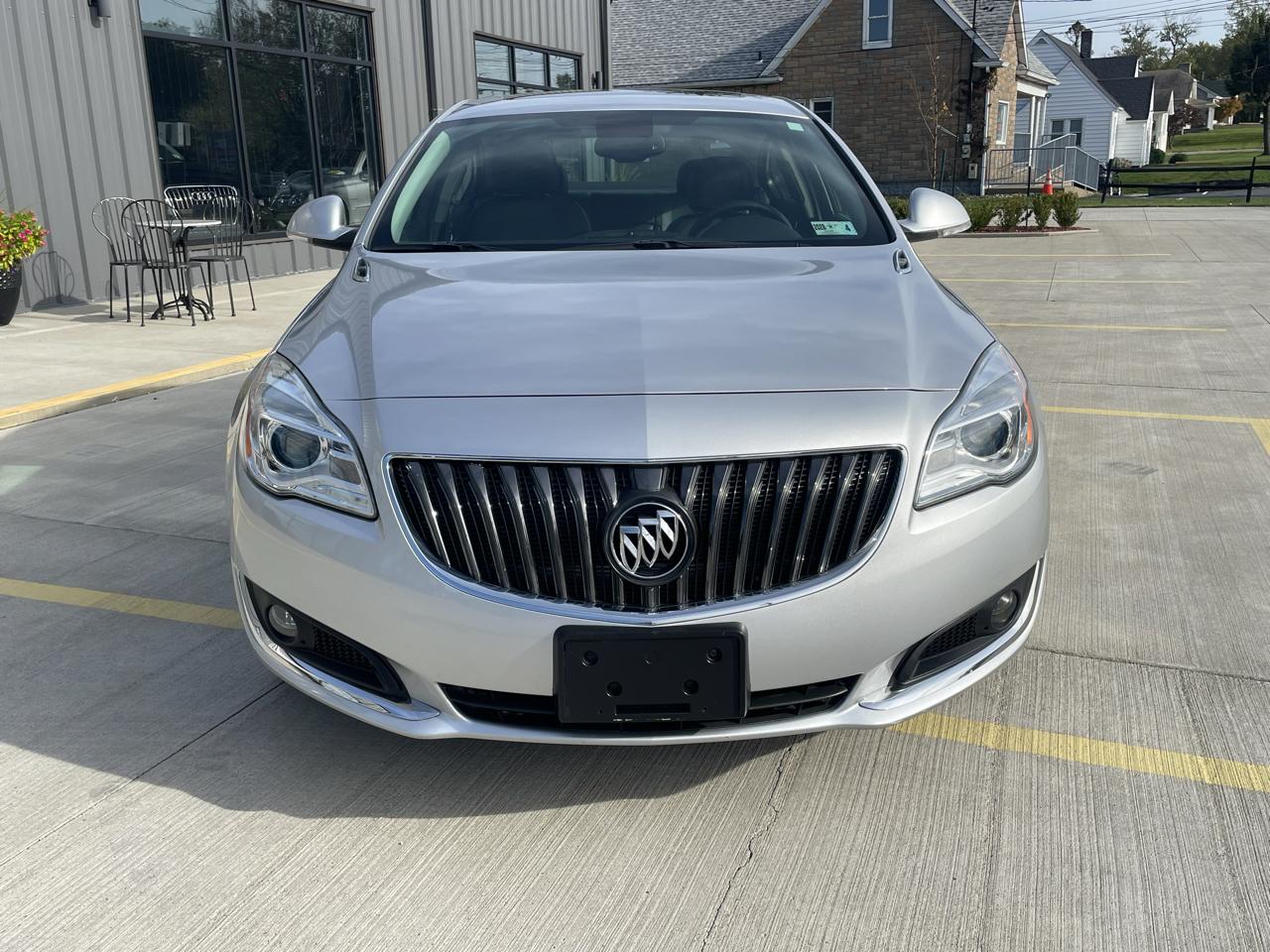 Buick Regal photo 2