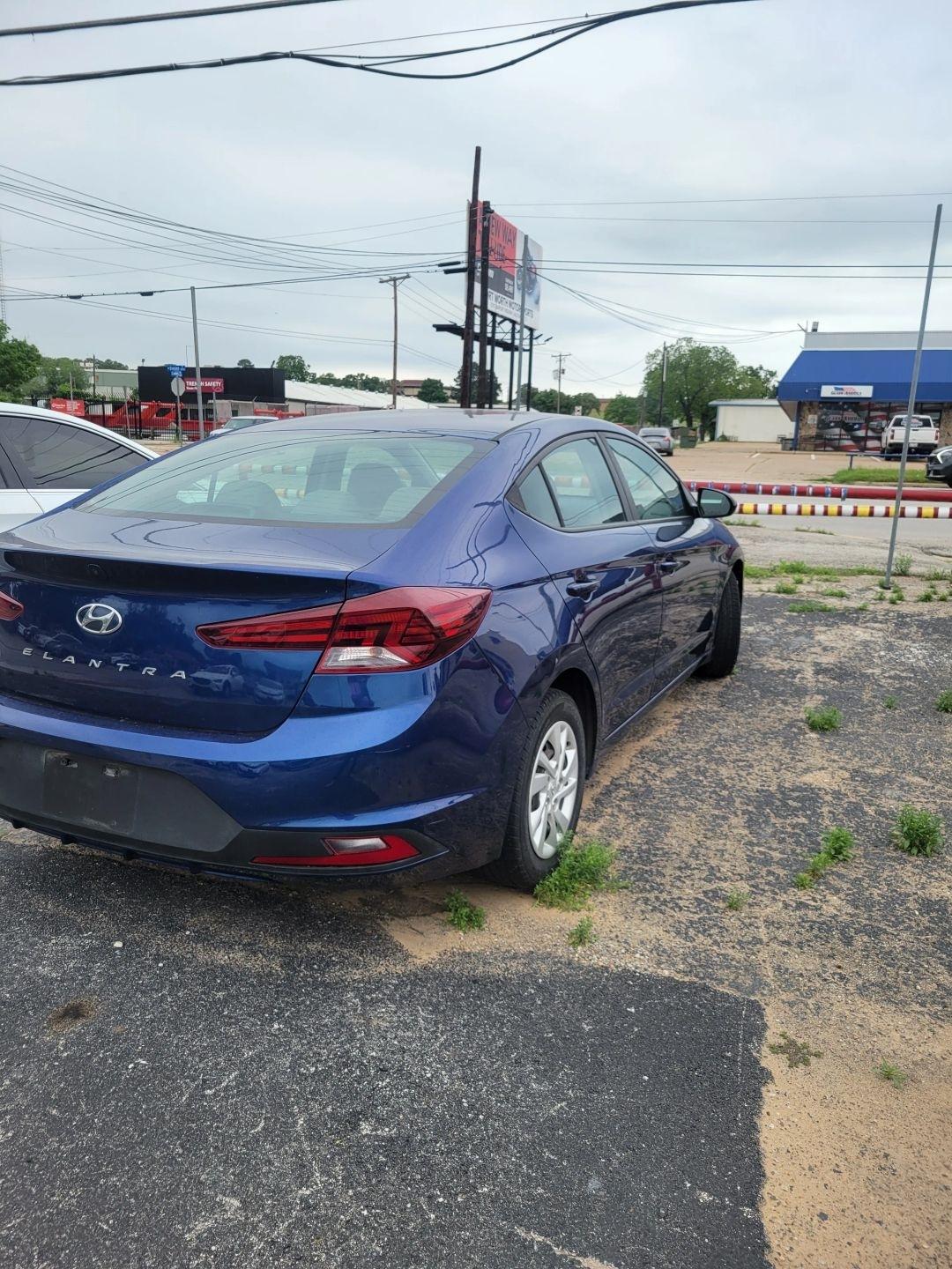 Hyundai Elantra  2020