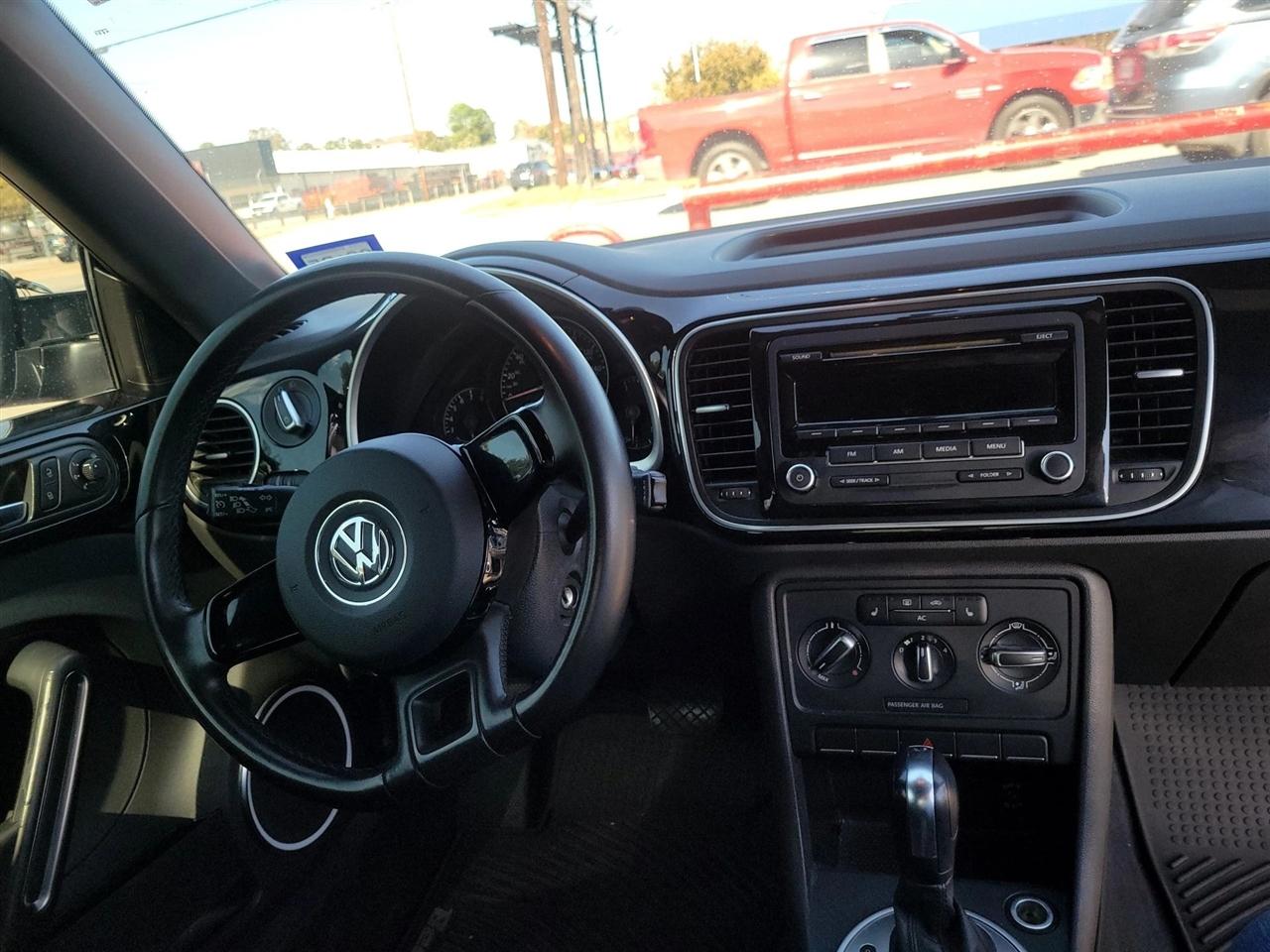 Volkswagen Beetle  2012