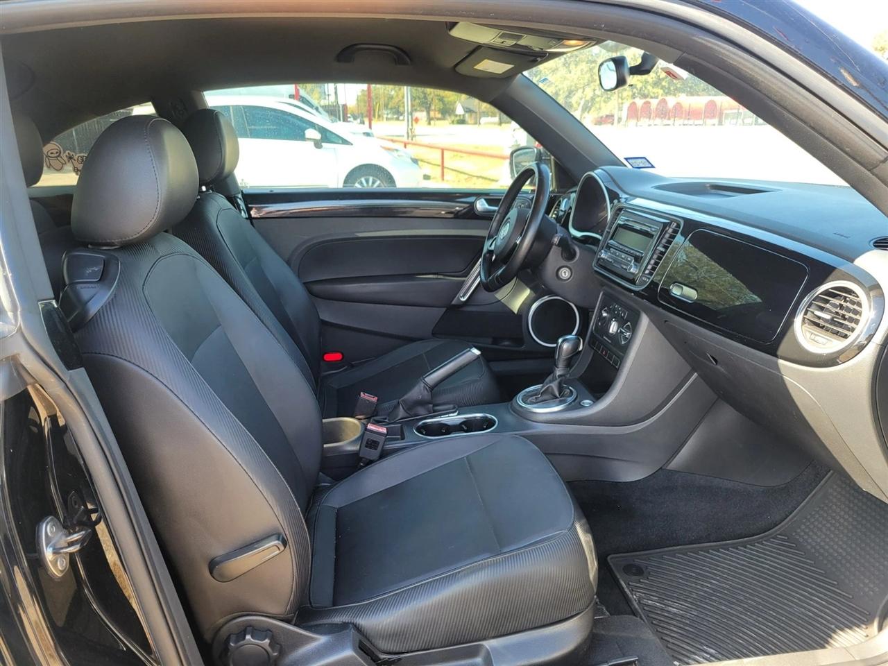 Volkswagen Beetle  2012