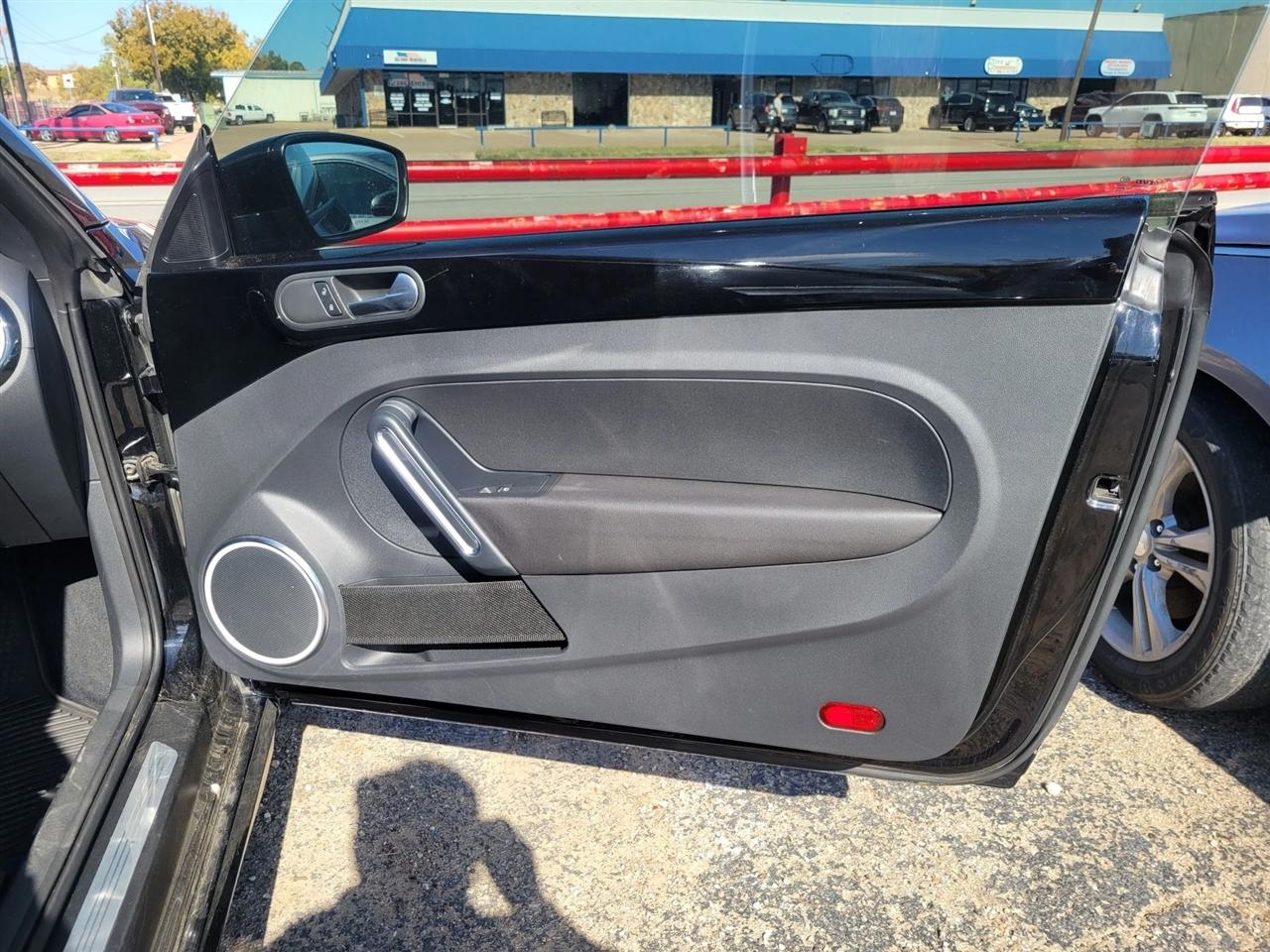 Volkswagen Beetle  2012