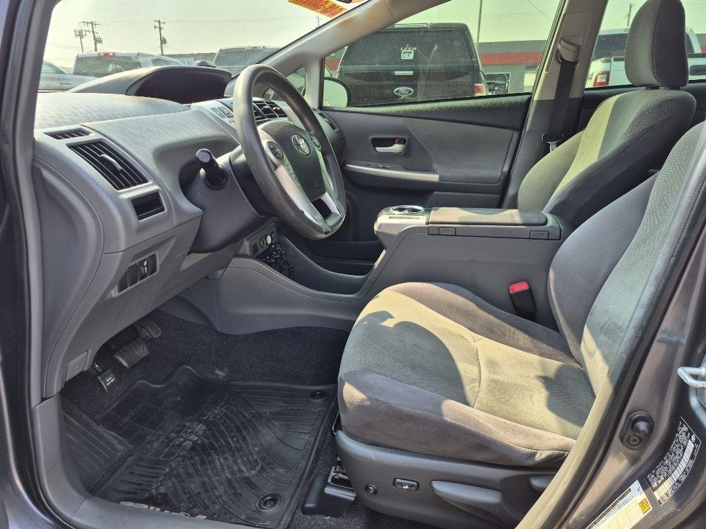 Toyota Prius V  2012