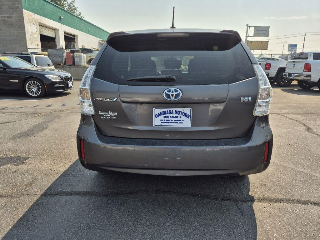 Toyota Prius V  2012