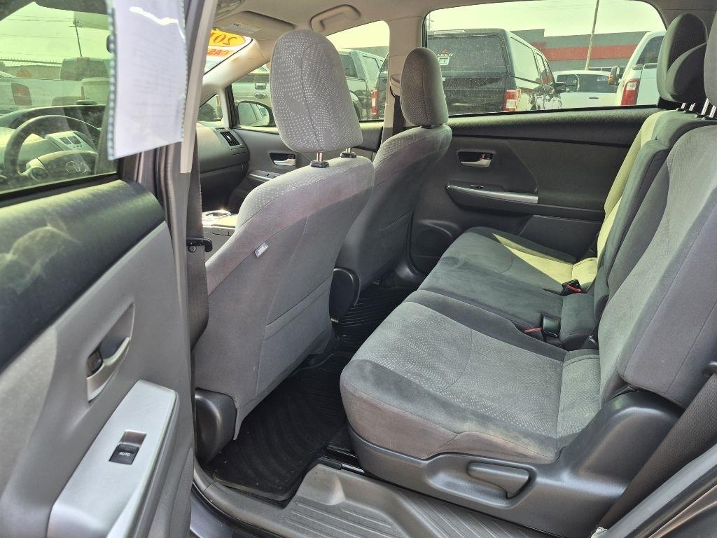 Toyota Prius V  2012