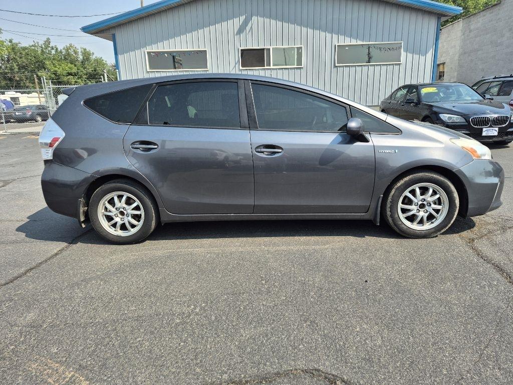 Toyota Prius V  2012