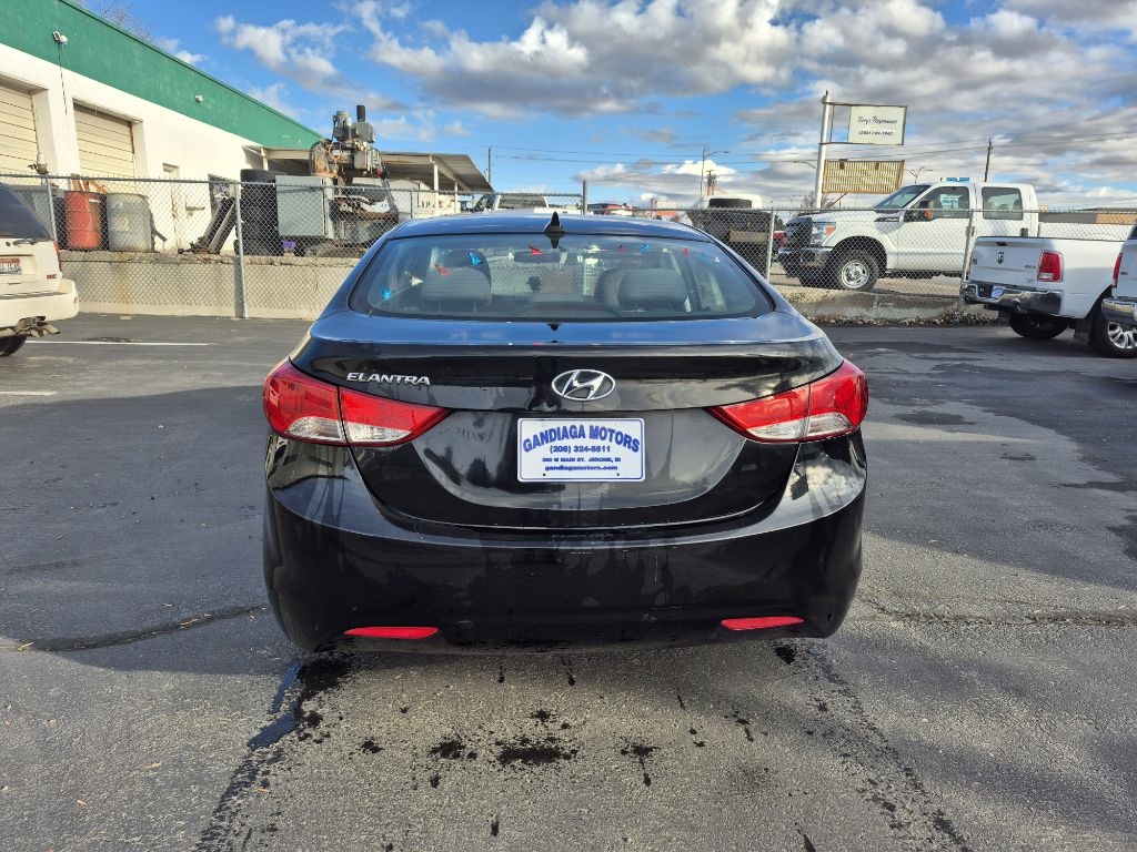 Hyundai Elantra  2013