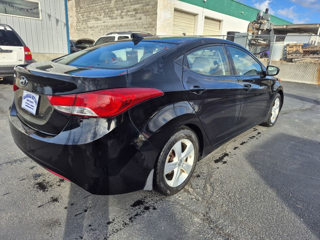 Hyundai Elantra  2013