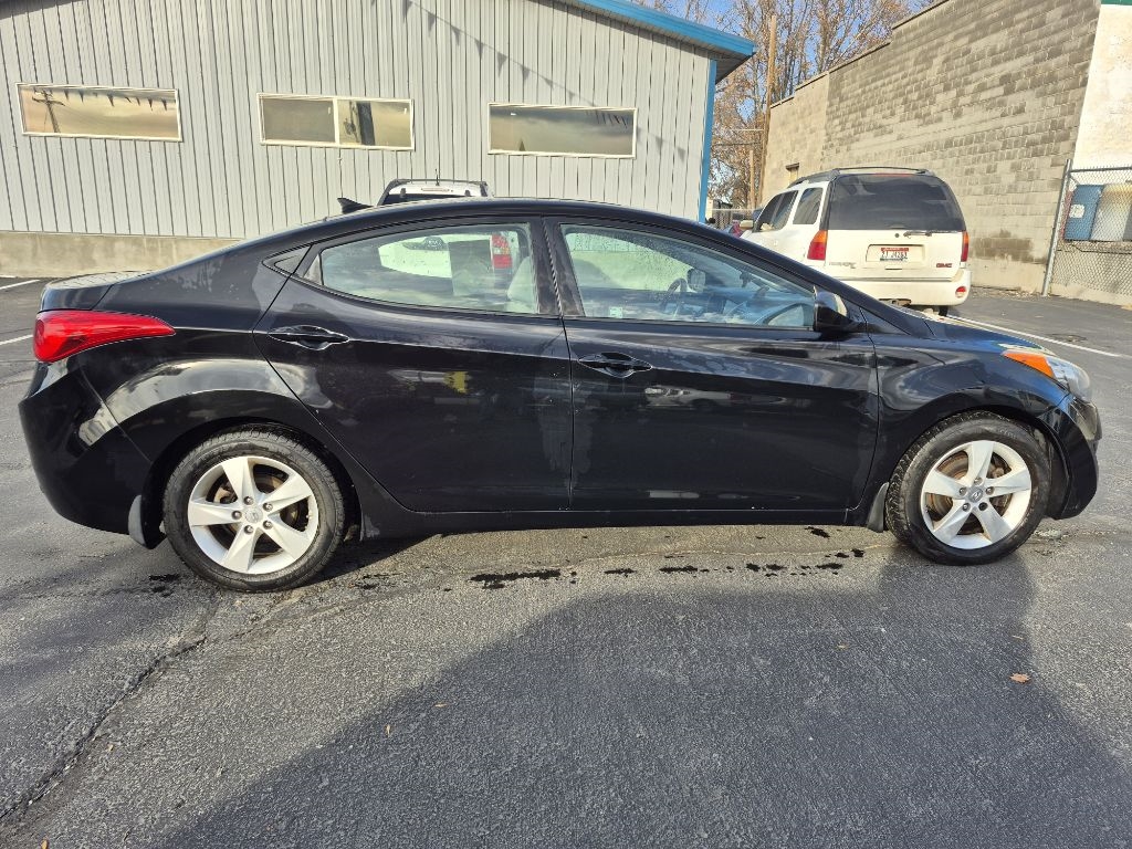 Hyundai Elantra  2013
