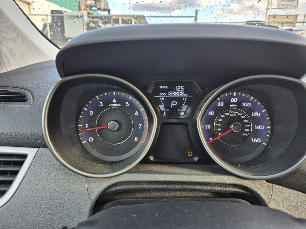 Hyundai Elantra  2013