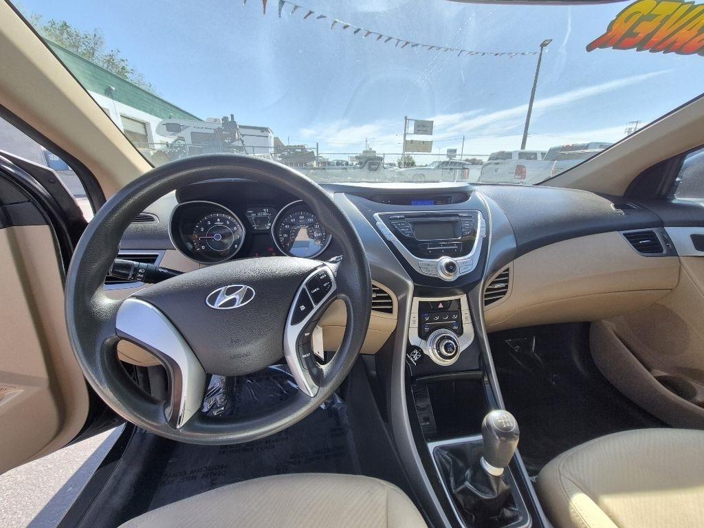 Hyundai Elantra  2012