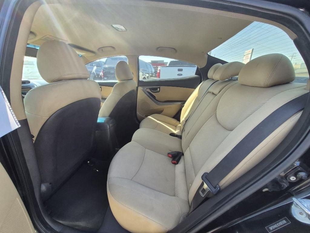 Hyundai Elantra  2012