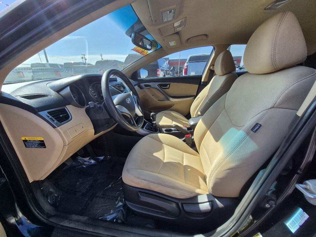 Hyundai Elantra  2012