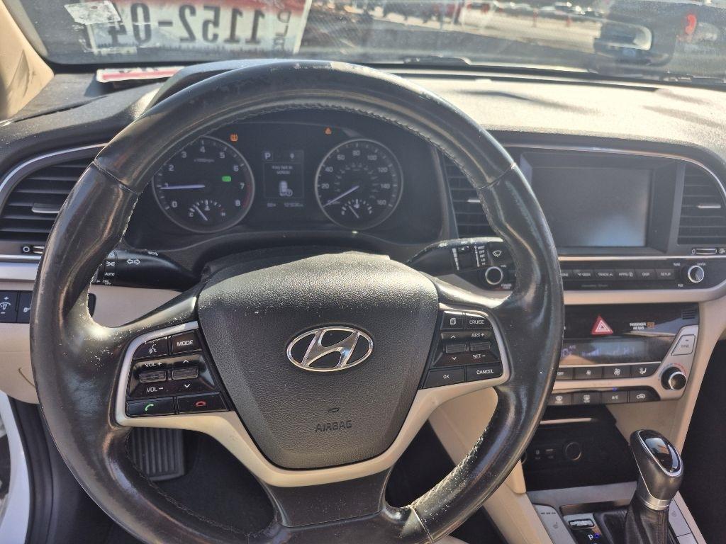 Hyundai Elantra photo 3