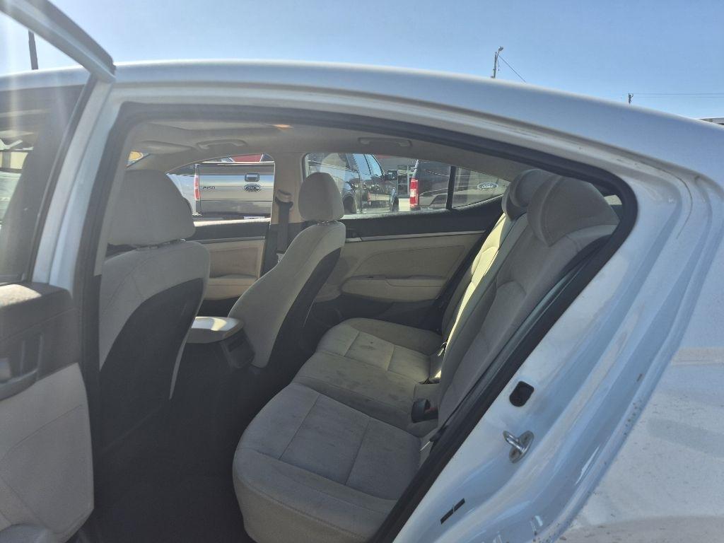 Hyundai Elantra photo 4
