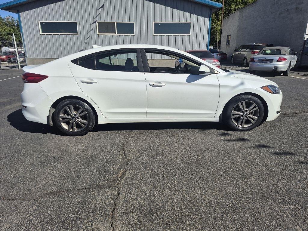 Hyundai Elantra photo 7