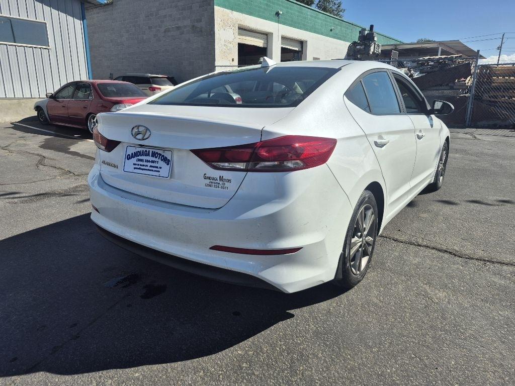 Hyundai Elantra photo 8