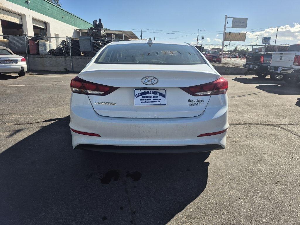 Hyundai Elantra photo 9