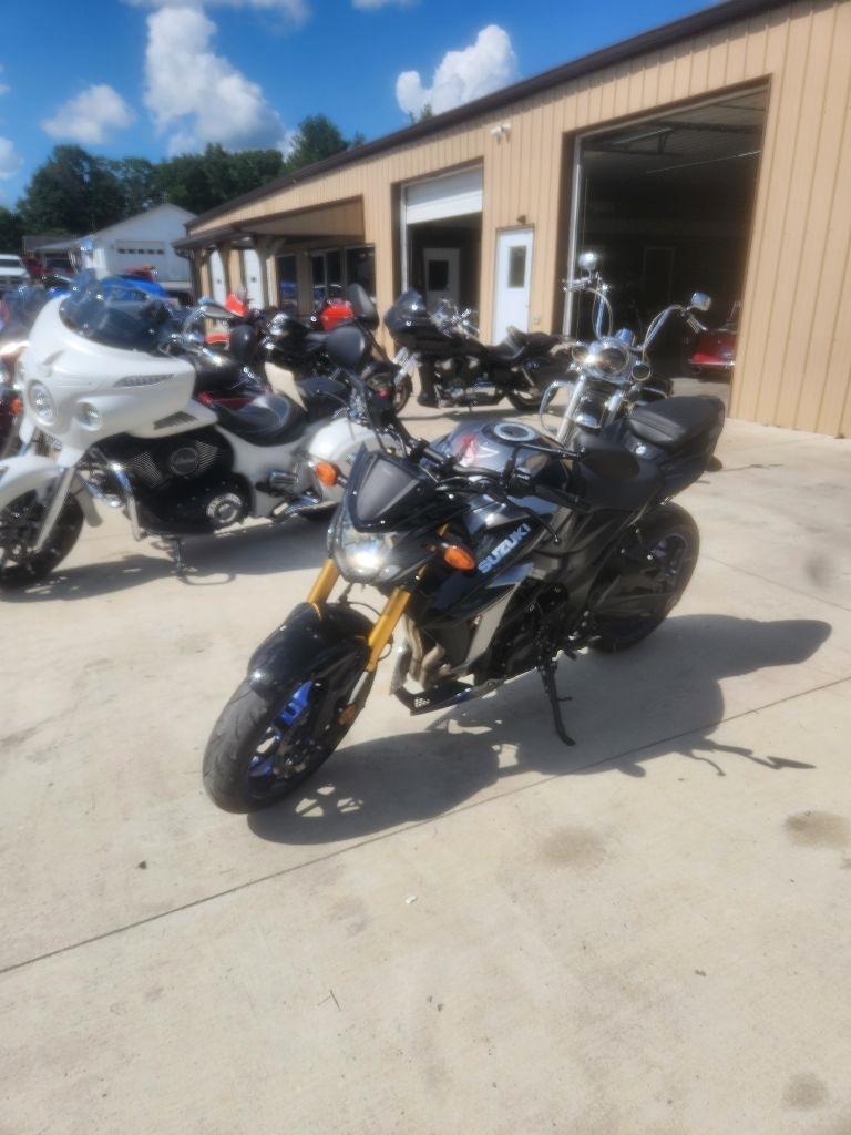 Suzuki GSX-S750  2023