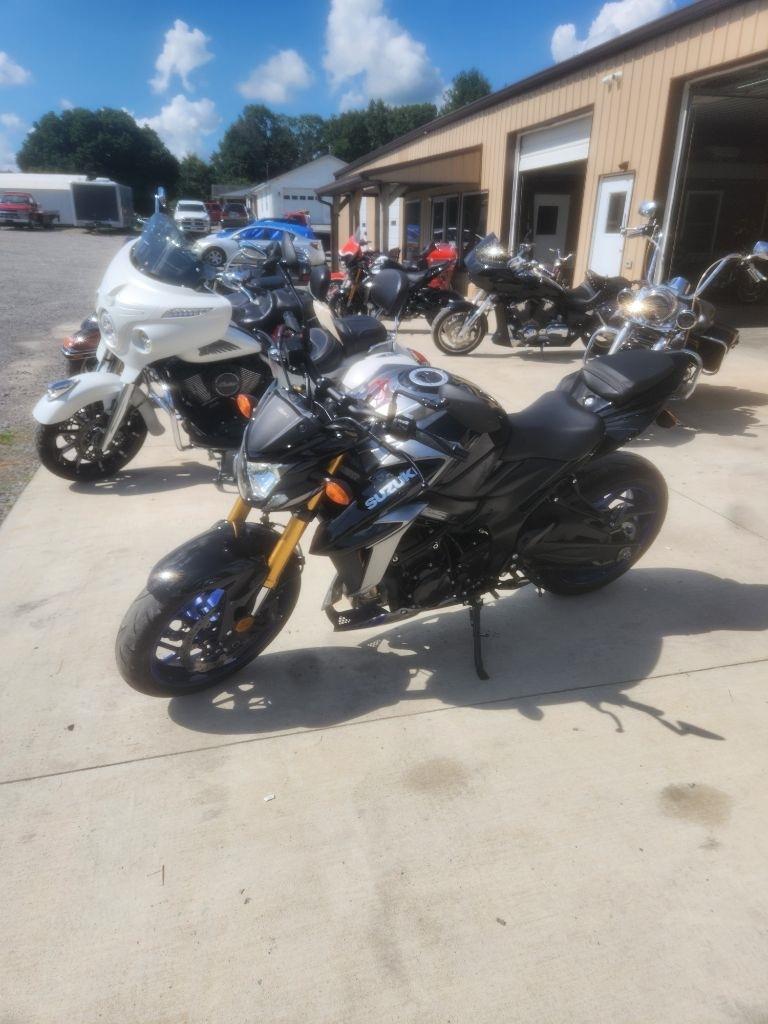 Suzuki GSX-S750  2023