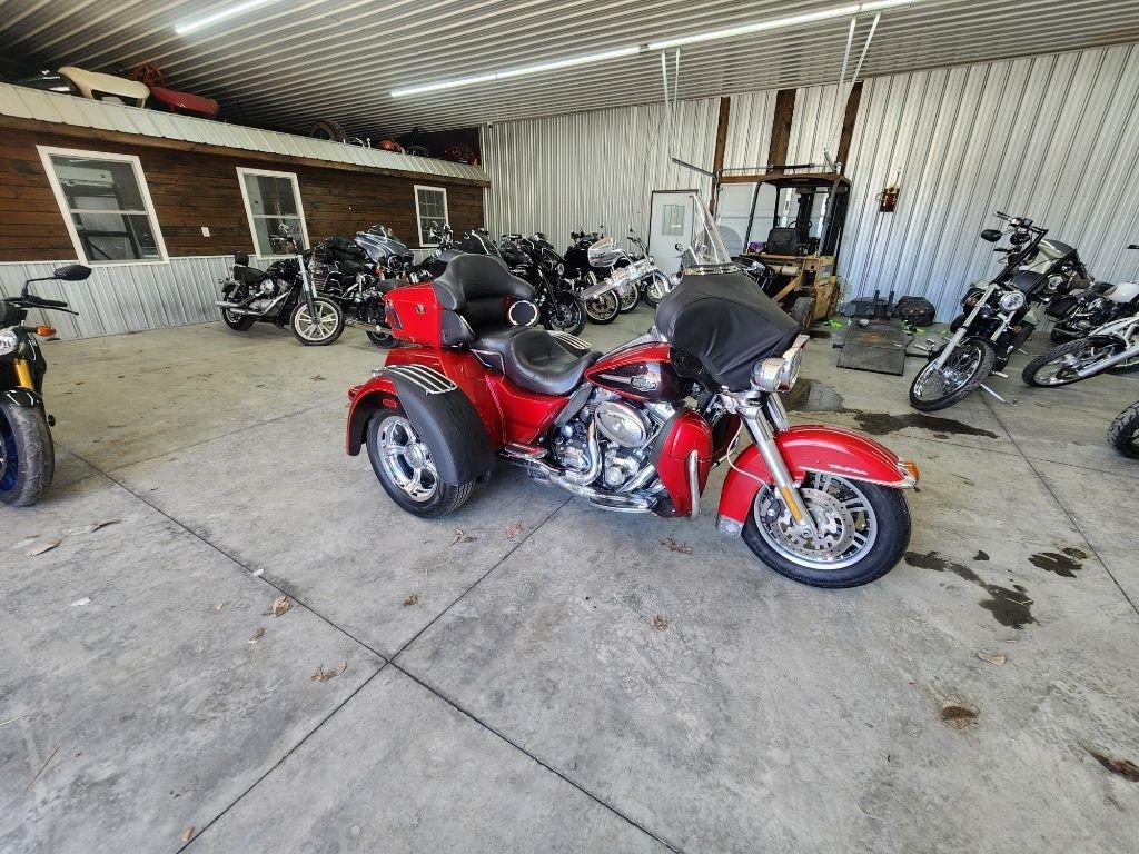 Harley-Davidson FLHTCUTG  2012