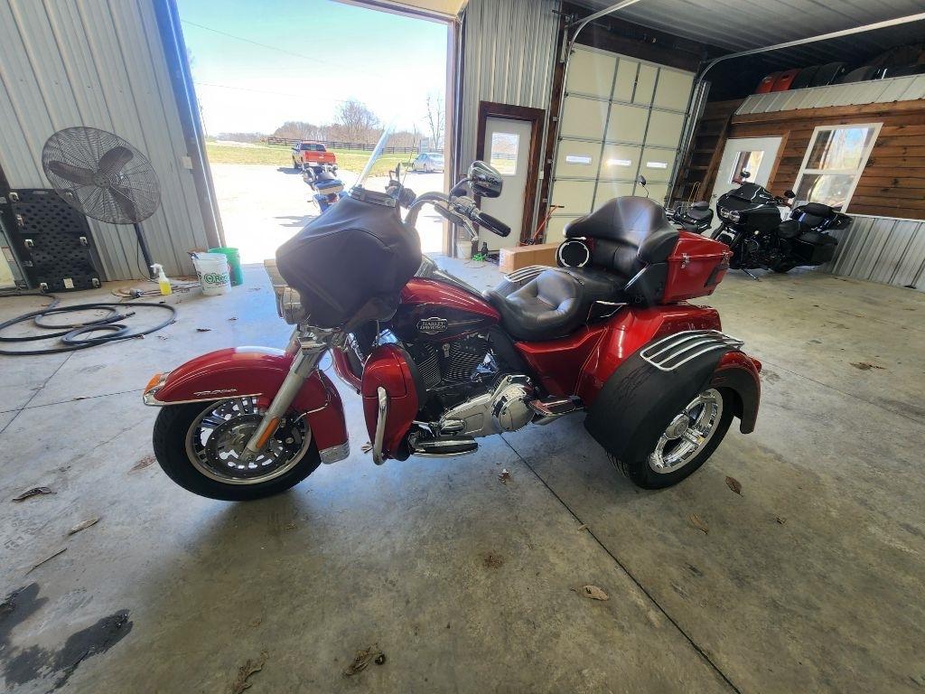 Harley-Davidson FLHTCUTG  2012