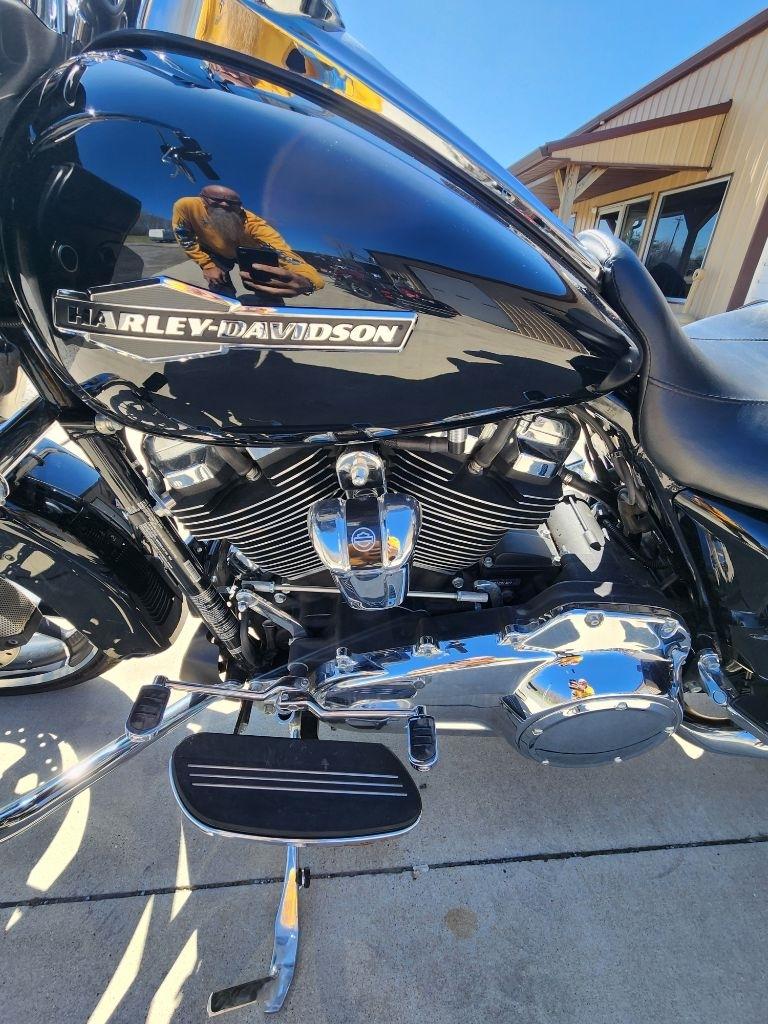 Harley-Davidson FLTRX  2023