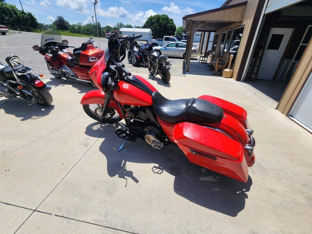 Harley-Davidson FLHX  2010