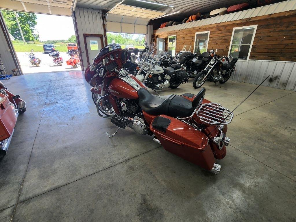 Harley-Davidson FLHX103  2015