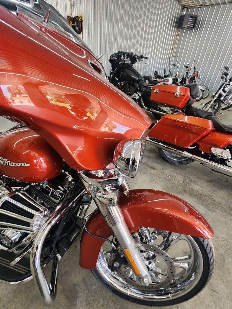 Harley-Davidson FLHX103  2015