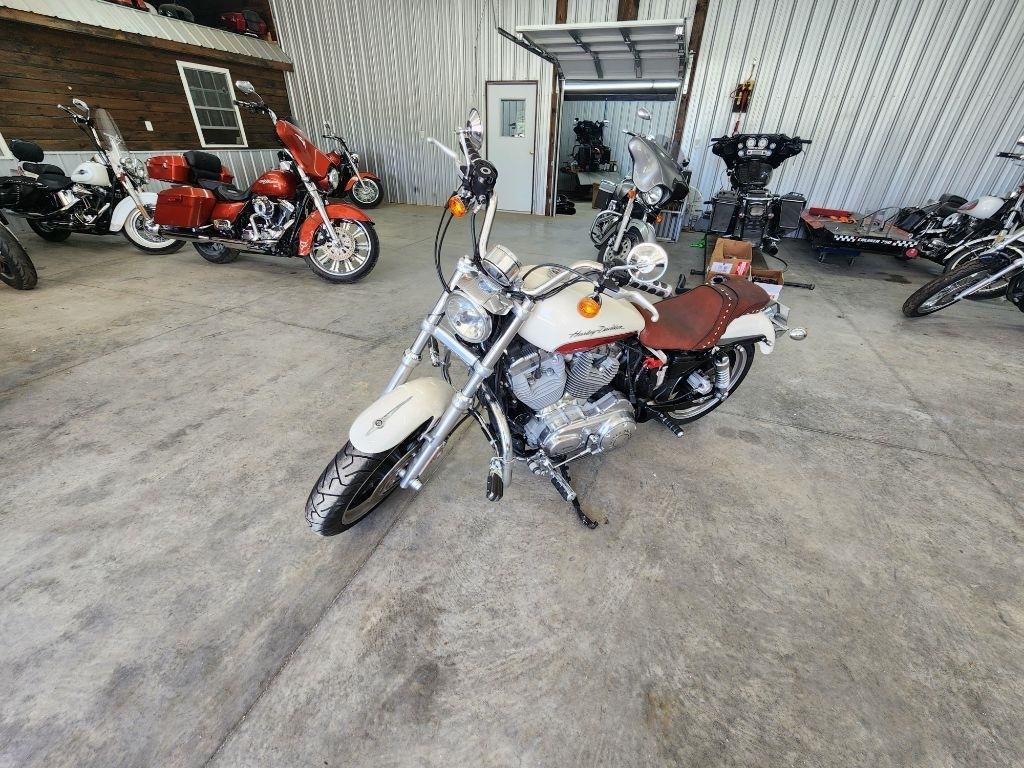 Harley-Davidson XL883L  2011