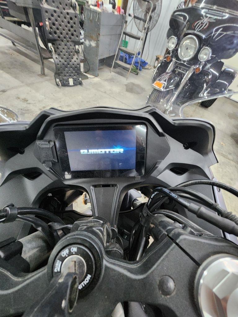 QJ Motor Classic SRK 400rr  2023