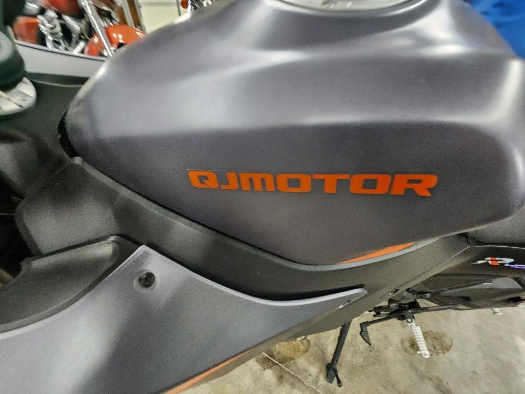QJ Motor Classic SRK 400rr  2023