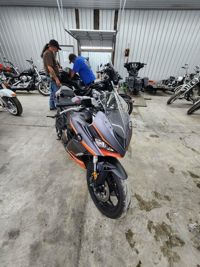 QJ Motor Classic SRK 400rr  2023