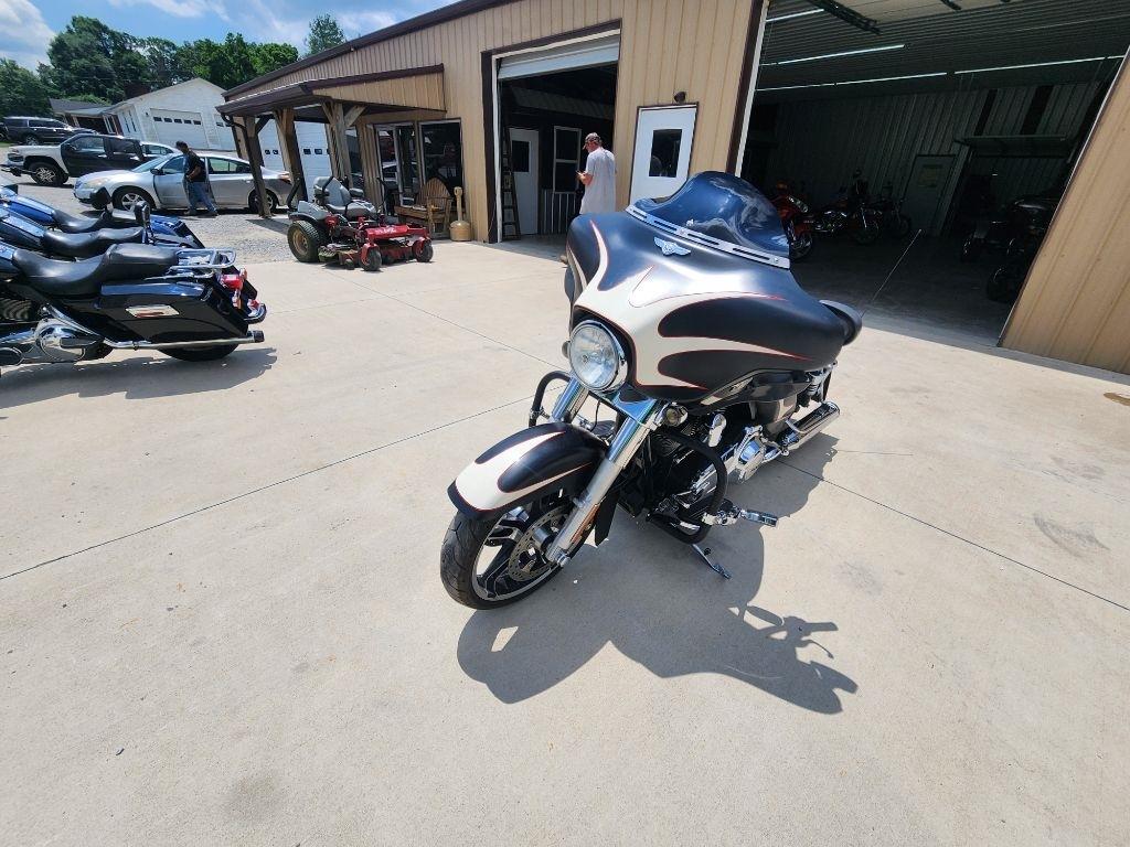 Harley-Davidson Street Glide  2011