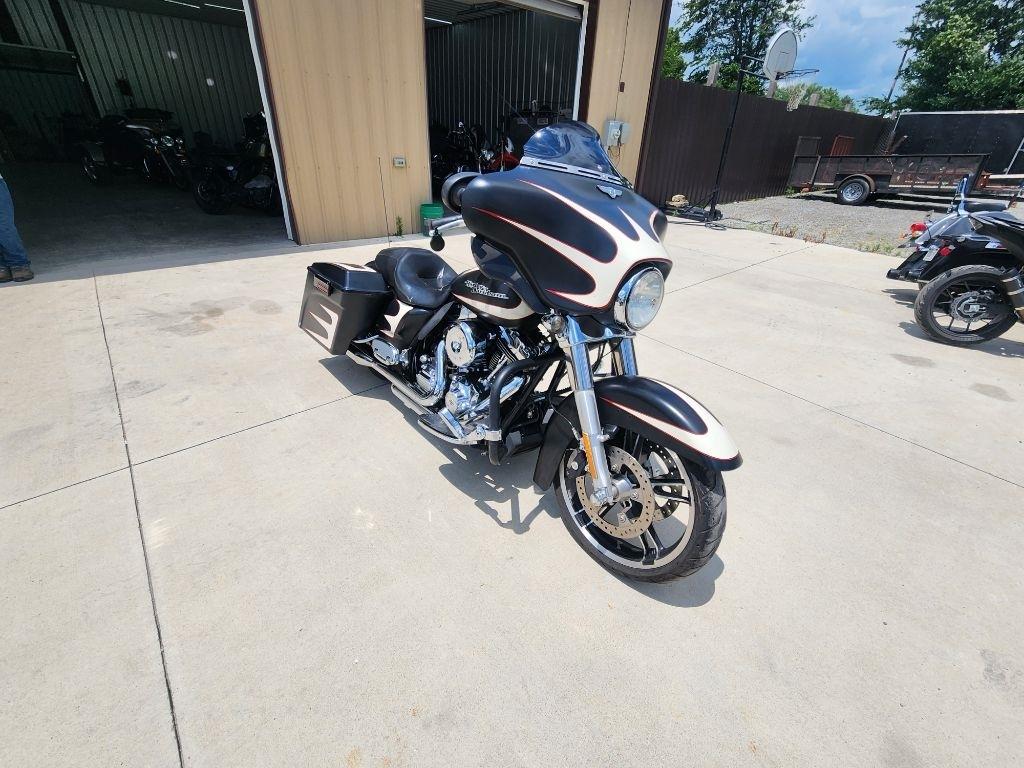 Harley-Davidson Street Glide  2011