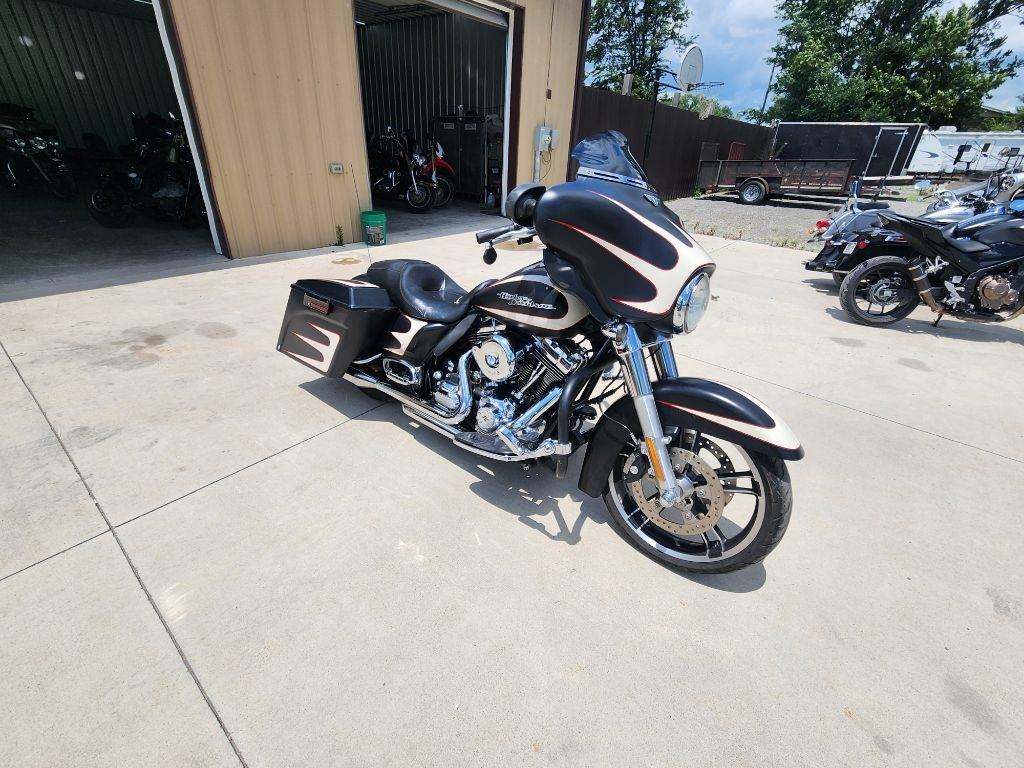 Harley-Davidson Street Glide  2011