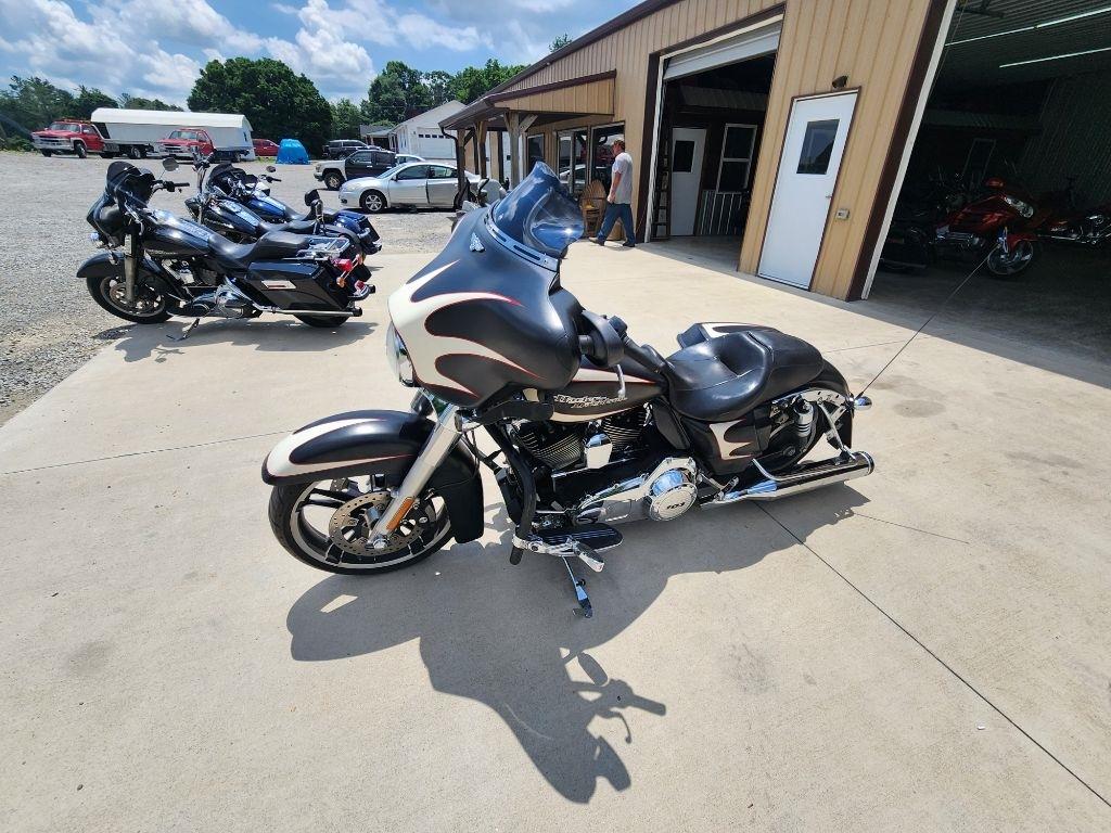 Harley-Davidson Street Glide  2011