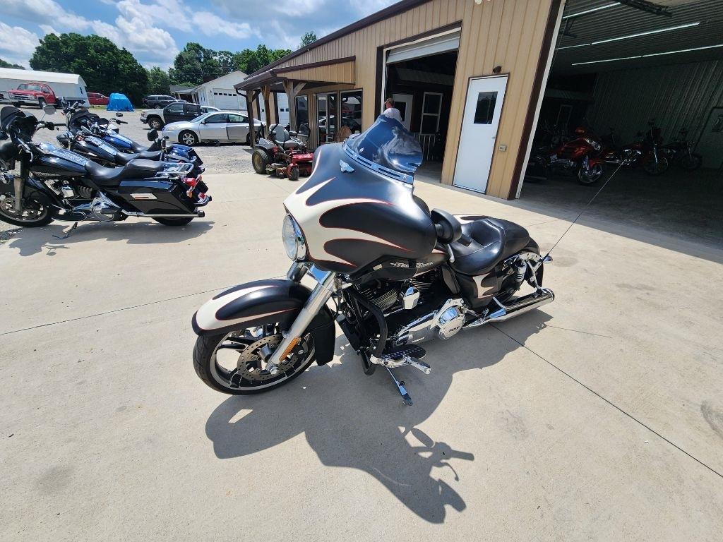 Harley-Davidson Street Glide  2011