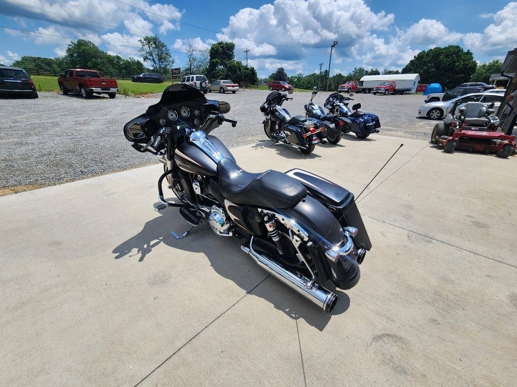 Harley-Davidson Street Glide  2011