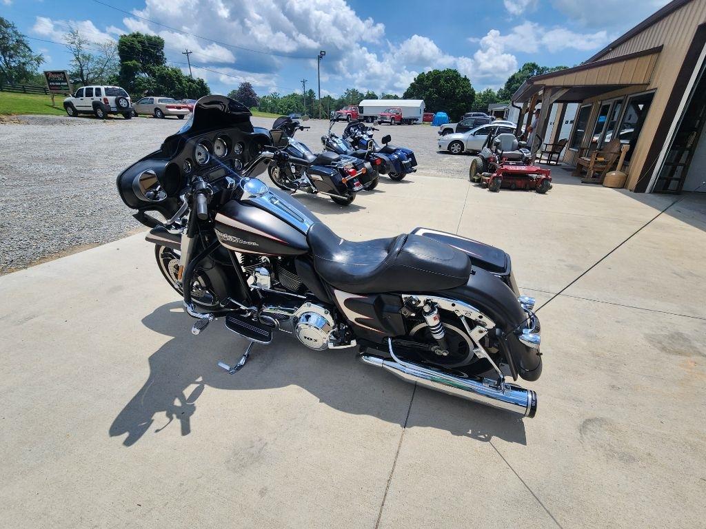 Harley-Davidson Street Glide  2011
